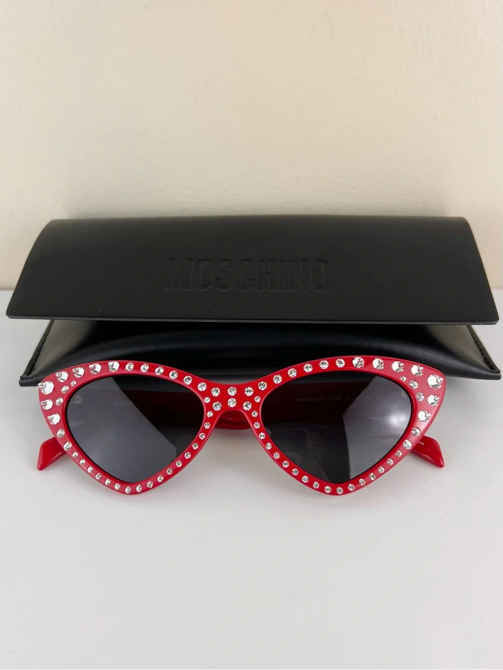 NEW MOSCHINO RED CRYSTAL EMBELLISHED CAT-EYE SUNGLASSES